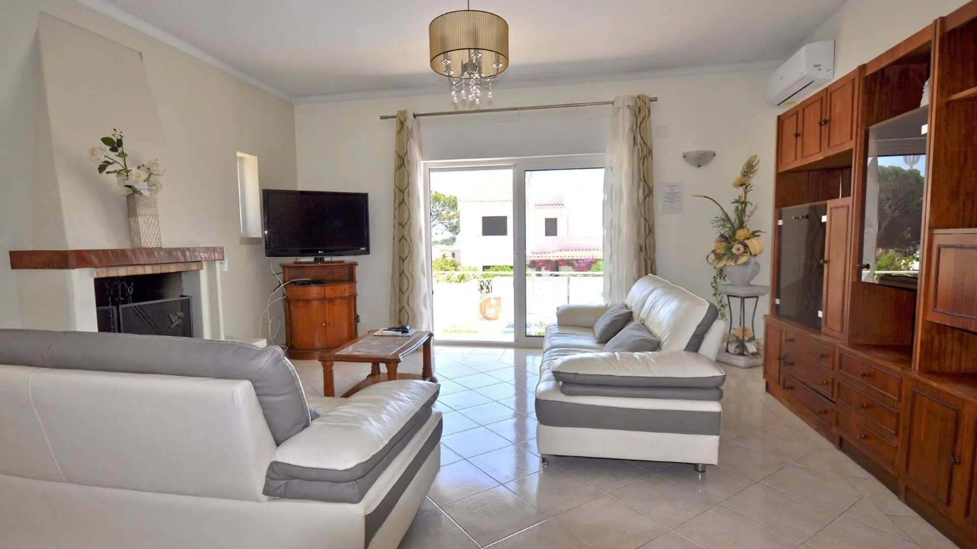 Spacious Villa In The Resort Of Vilamoura With Private Swimming Pool 0*,