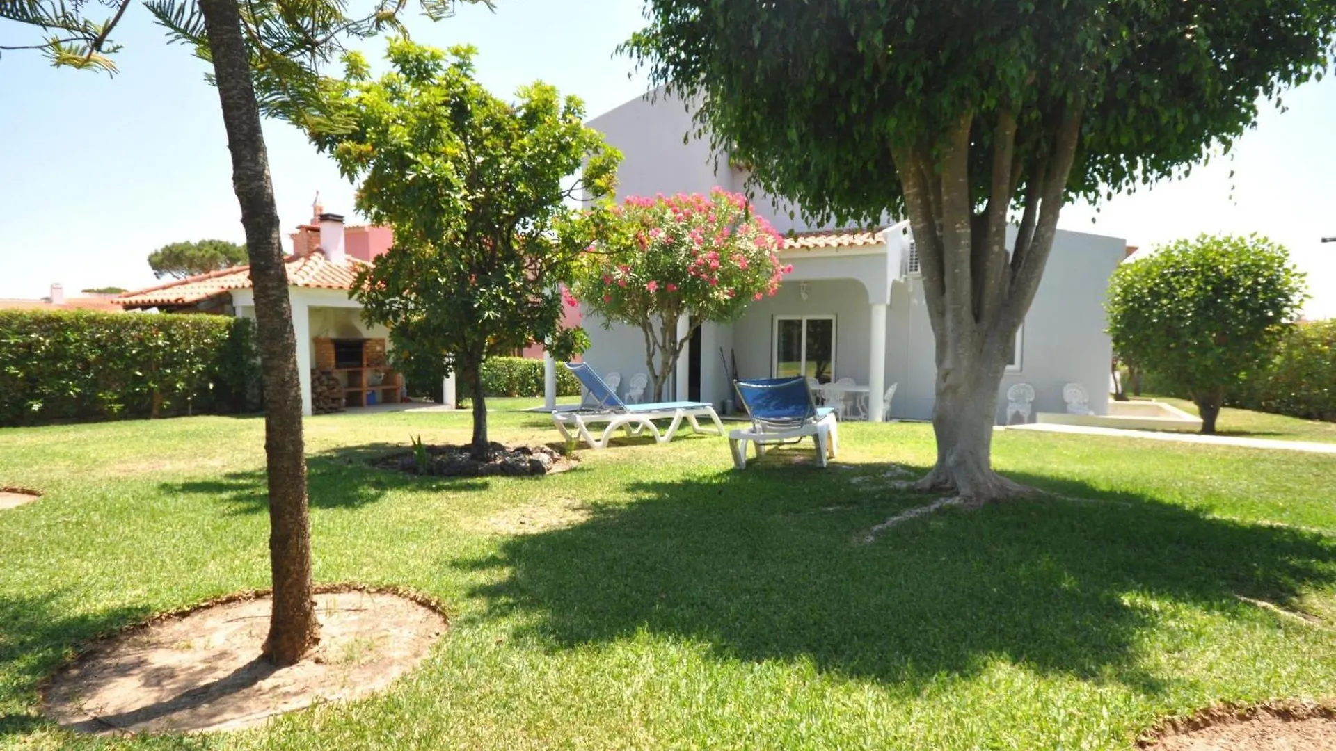 Spacious Villa In The Resort Of Vilamoura With Private Swimming Pool 0*,
