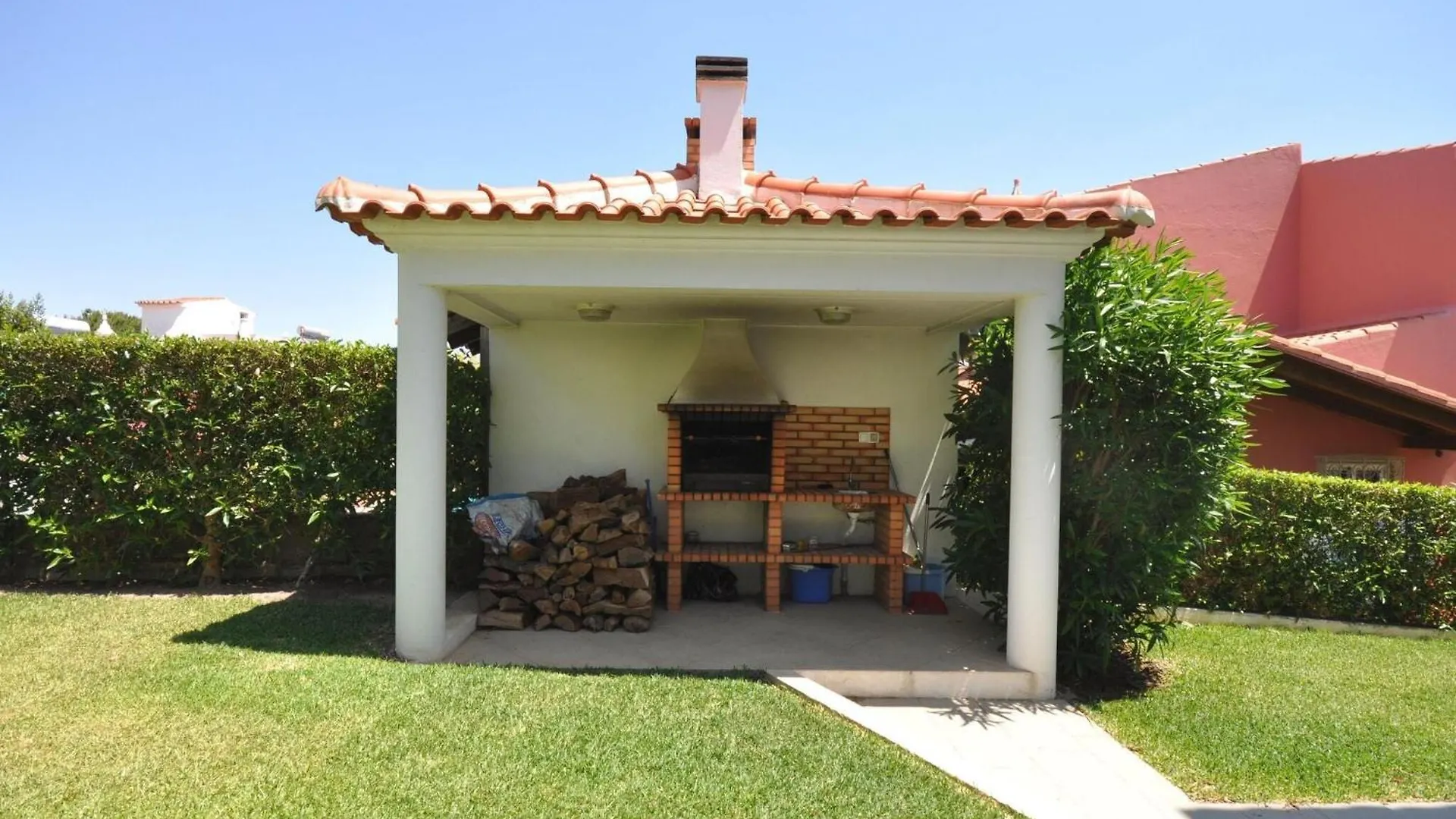 Spacious Villa In The Resort Of Vilamoura With Private Swimming Pool Holiday home