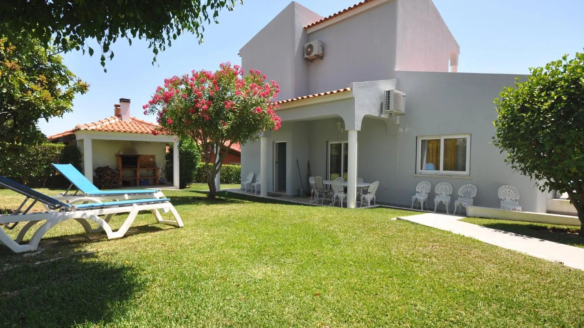 Spacious Villa In The Resort Of Vilamoura With Private Swimming Pool 0*,